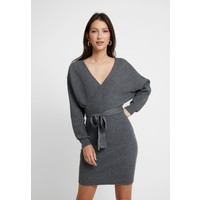 Vero Moda VMREMI V NECK DRESS Sukienka dzianinowa medium grey melange VE121C1W5