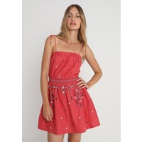 Abercrombie & Fitch SMOCKED WAIST EMBROIDERY DRESS Sukienka letnia burgundy A0F21C018