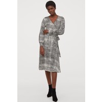 H&M Kopertowa sukienka z krepy 0665481011 Kremowy/Czarny wzór