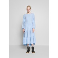 Monki ZAM DRESS Długa sukienka light blue MOQ21C06Y