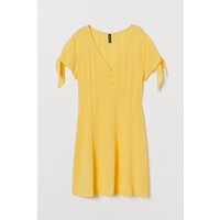 H&M Sukienka z dekoltem w serek 0714803008 Żółty