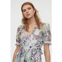 H&M Kopertowa sukienka z lyocellem 0906909001 Kremowy/ Fioletowe kwiaty