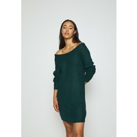 Missguided AYVAN OFF SHOULDER JUMPER DRESS Sukienka dzianinowa forest green M0Q21C1N4