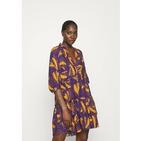Farm Rio BOROGODO BANANAS DRESS Sukienka koszulowa purple/yellow F0I21C00M