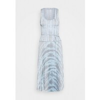 Proenza Schouler White Label PRINTED SMOCKED DRESS WITH PLEATED SKIRT Sukienka letnia light blue/grey PQ421C00A