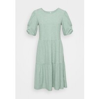 ONLY Tall ONLNELLA SHORT DRESS Sukienka dzianinowa chinois green OND21C040