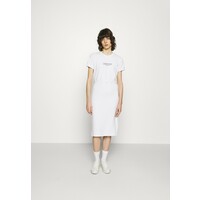 Calvin Klein LOGO DRESS Sukienka z dżerseju bright white 6CA21C039