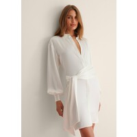 NA-KD FRONT KNOT SATIN SHIRT DRESS Sukienka koszulowa white NAA21C0M4
