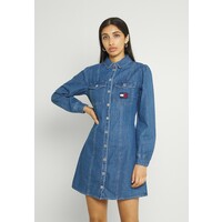 Tommy Jeans CHAMBRAY SHIRT DRESS Sukienka jeansowa mid indigo TOB21C05S