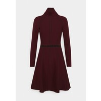 KARL LAGERFELD CONTRAST DRESS Sukienka dzianinowa tawny port K4821C044