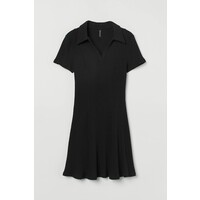 H&M Sukienka z dżerseju w prążki 0981299002 Czarny