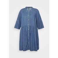 ONLY Carmakoma CARCHICAGO DRESS Sukienka jeansowa medium blue denim ONA21C0H7-K11