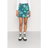 Tommy Jeans PRINTED SLIT SKIRT Spódnica mini island leaf TOB21B03W-K11