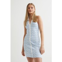 H&M Dzianinowa sukienka z mocowaniem na szyi 1060682001 Jasnoniebieski/Wzór