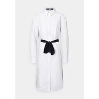 KARL LAGERFELD KL X AMBER VALLETTA SHIRT DRESS Sukienka koszulowa white K4821C04V-A11