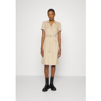 Calvin Klein UTILITY SHIRT DRESS Sukienka koszulowa moccasin 6CA21C05U-B11