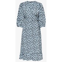 ONLY ONLOLIVIA WRAPMIDI DRESS Sukienka letnia blue fog aop:uneven dot ON321C2SA-K11