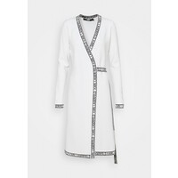 KARL LAGERFELD WRAP DRESS Sukienka dzianinowa white K4821C042-A11
