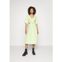 Monki Sukienka koszulowa green MOQ21C0CR-M11