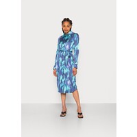 Monki Sukienka koszulowa blue dark MOQ21C0B4-K13