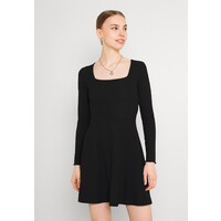 ONLY ONLNELLA SQUARE NECK DRESS Sukienka dzianinowa black ON321C2FL-Q11