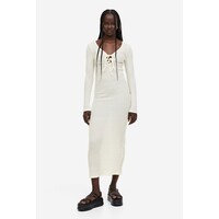 H&M Dzianinowa sukienka w strukturalny splot - 1147792001 Kremowy
