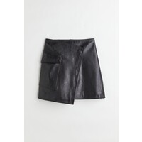 H&M Kopertowa spódnica ze skóry - Normalna talia - Krótka - -ONA 1111164003 Czarny