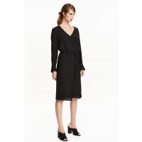 H&M Sukienka z wiskozy 0410437001 Czarny