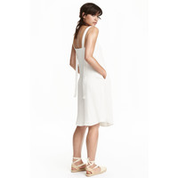 H&M Sukienka z dekoltem w serek 0423095004 Biały