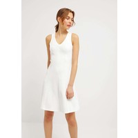 mint&berry Sukienka z dżerseju white allysum M3221CA2O