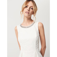 Mohito Biała sukienka z biżuteryjną aplikacją CELEBRATION QM834-00X