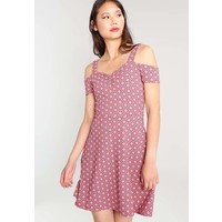 Dorothy Perkins GEO COLD SHOULDER Sukienka z dżerseju pink DP521C13D