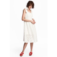 H&M Sukienka z haftem angielskim 0538861004 Biały