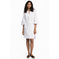H&M Sukienka z wiązanym paskiem 0541441001 Biały