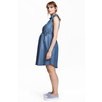 H&M MAMA Sukienka z lyocellu 0486247001 Niebieski denim