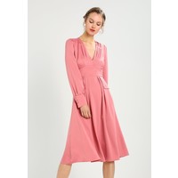 YASVALLEY DRESS Sukienka letnia rose smoke Y0121C0C9