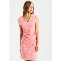 Kaffe INDIA V-NECK DRESS DOTS Sukienka z dżerseju bright rose KA321C06Q