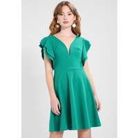 WAL G. PLUNGE NECKLINE WITH FLUTTER SLEEVES DRESS Sukienka koktajlowa bottle green WG021C060