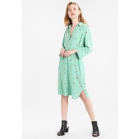 Soaked in Luxury KAROLINE DRESS Sukienka koszulowa cameo green SO921C039