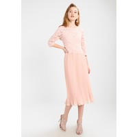 Oasis ELLIE 3/4 SLEEVE PLEATED MIDI DRESS Sukienka koktajlowa pale pink OA221C0DV