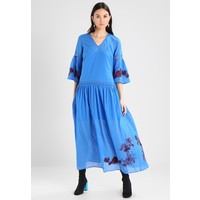 Sisley PLACEMENT EMBROIDERY SMOCK DRESS Długa sukienka blue 7SI21C07B