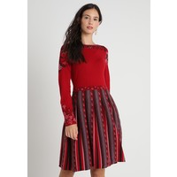 Ivko PLEATED DRESS INTARSIA PATTERN Sukienka dzianinowa cherry VK121C01F