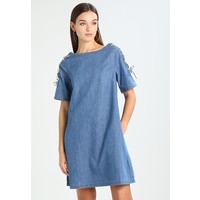 edc by Esprit EYELET DRESS Sukienka jeansowa blue medium wash ED121C0D7