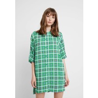 Monki RINA DRESS ONLINE UNIQUE Sukienka koszulowa green MOQ21C03B