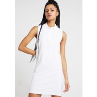 Lacoste SLEEVELESS BASIC POLO DRESS Sukienka z dżerseju white LA221C021