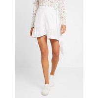 Nly by Nelly WRAPPED FRILL SKIRT Spódnica trapezowa white NEG21B001