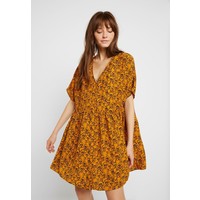 Monki TEODORA DRESS UNIQUE Sukienka koszulowa mustard MOQ21C053