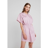 Monki SIGNE DRESS Sukienka koszulowa pink chambray MOQ21C04F