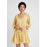 NA-KD KAE SUTHERLAND RUFFLE V NECK MINI DRESS Sukienka letnia yellow NAA21C04G