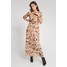 Quiosque Beżowa sukienka maxi z jesiennym motywem 4IX019112